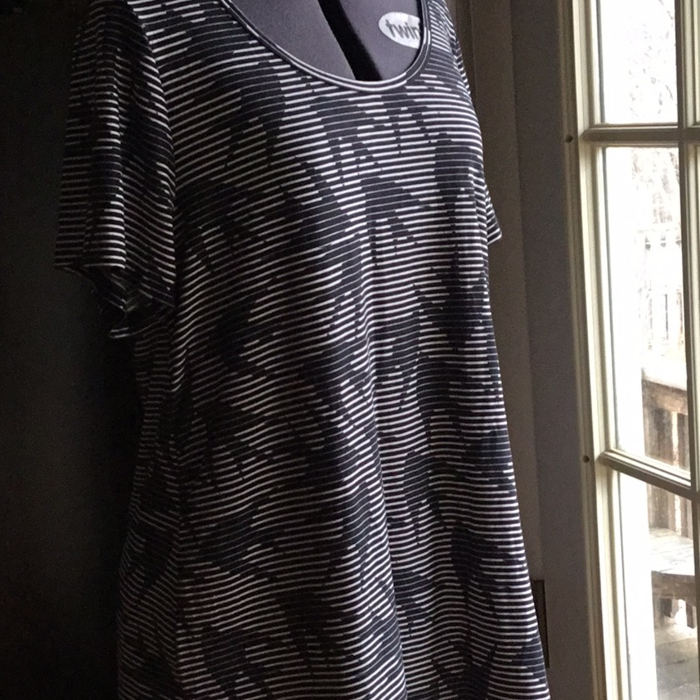 LulaRoe Classic Tee